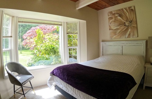 Regional District of Nanaimo Cottage | Sea La Vie Rare Peaceful Hidden Gem