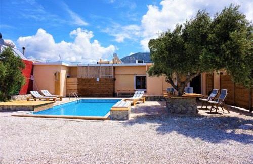 Moni Chrisoskalitissis House | Sea Lake Holiday House