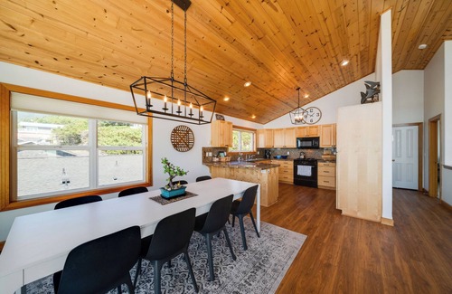 Manzanita House | Sea LaVie MCA#1020-Oceanview, dogs ok, Gas BBQ, Firepit, 4 bdrm., fenced yard