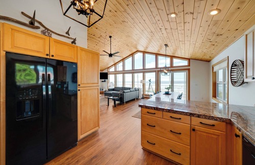 Manzanita House | Sea LaVie MCA#1020-Oceanview, dogs ok, Gas BBQ, Firepit, 4 bdrm., fenced yard