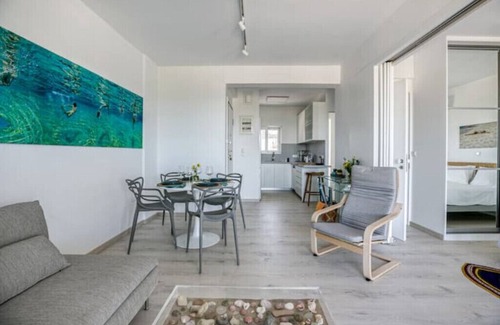 Vouliagmeni Apartment | Sea Like Home