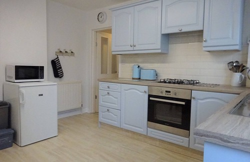 Exmouth Apartment | 'Sea-Lovers' - 2 bedroom flat steps from the Sea!