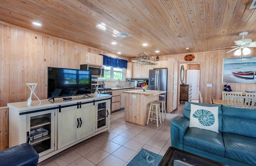 Hope Town House | Sea Merc: A Charming Haven with Captivating Views in Hope Town