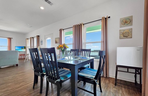 Gilchrist House | Sea Mist -2 bedrooms, 2 bathrooms, front row, sleeps 6.