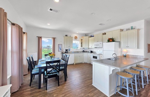 Gilchrist House | Sea Mist -2 bedrooms, 2 bathrooms, front row, sleeps 6.