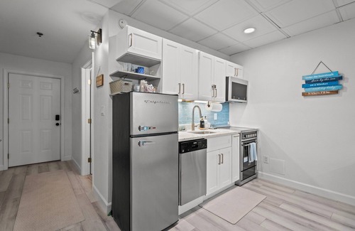 Wilmington Beach Apartment | Sea Mist Cove - Beach and Pool!
