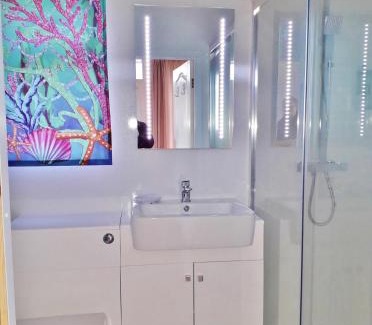 Bryn-crug Ski Chalet | Sea Moss Cabin