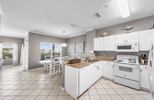 Frangista Beach Condo | Sea N'Blue*Pool+Hot Tub*Dogs OK*Walk to Beach!