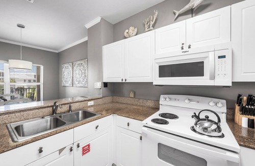 Frangista Beach Condo | Sea N'Blue*Pool+Hot Tub*Dogs OK*Walk to Beach!