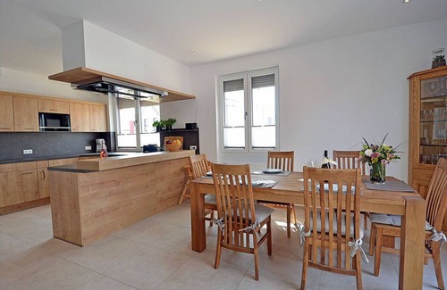 Glowe House | Sea noise 18 Comfortable holiday residence