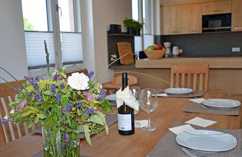 Glowe House | Sea noise 18 Comfortable holiday residence