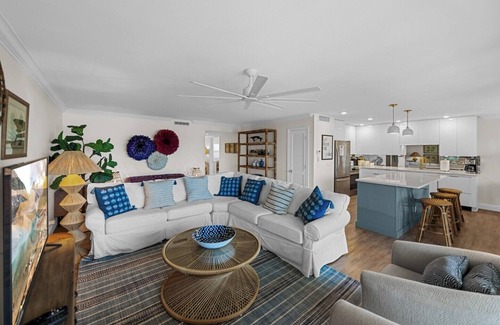 Boca Grande Condo | Sea Oats 156 - Elevator - Gulf Front - Pool - Tennis - Sleeps 4