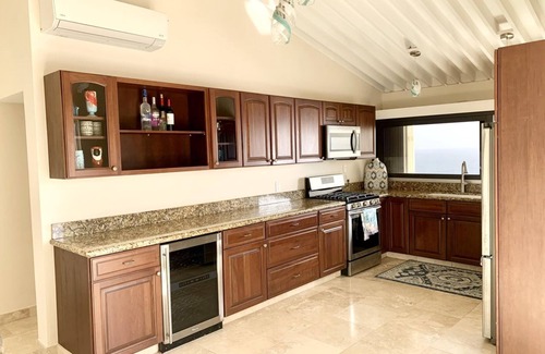 Estate Lovenlund Condo | Sea of Light!nA soft breeze, a slow morning, a view you’ll never forget.
