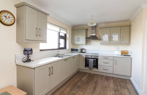 Lahinch Cottage | SEA PARK COTTAGE, pet friendly in Lahinch, County Clare