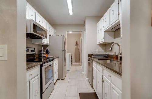 Harbour Town Condo | Sea Pines Resort! Gorgeous Pet-Friendly Retreat