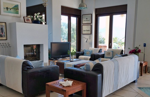 Dryopi Villa | Sea, pool, tennis, kayaks, sailing, relaxing, places of historic interest.
