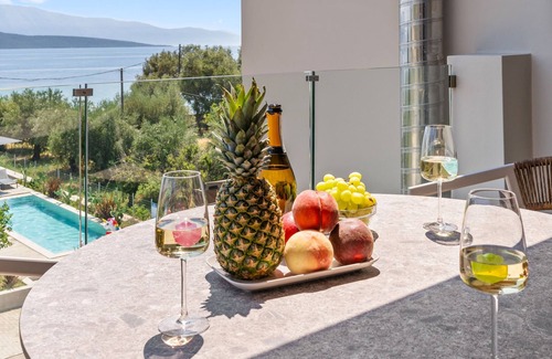 Episkopos Apartment | Sea & Pool View Suite Second floor