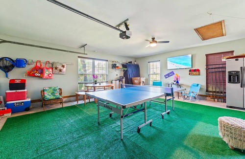Navarre House | Sea Queen Retreat: Pool, Volleyball and Navarre Beach