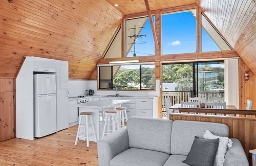 Kioloa House | Sea-renity Summary: R
