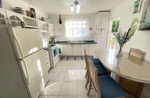 Enterprise Apartment | Sea Rocks Beach Apartments - Lovely 2 Bedroom Unit