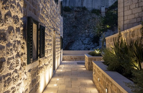 Pile House | Sea Rocks Residence