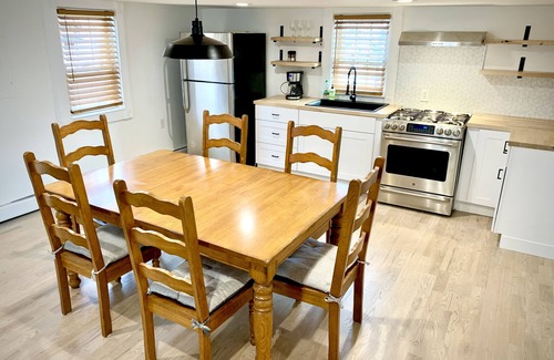 Bridgeport Cottage | Sea Salt Cottage Retreat - 2 mins to Seaside Park