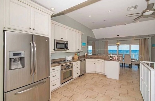 Laie House | Sea & Sand Escape - AC, Beachfront