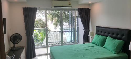 Bang Sare Apartment | Sea Saran Condominium for Short-Term Stay