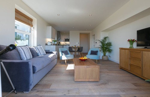St Ives Apartment | Sea Scapes – Sleeps 2/4 – Sea Views – Parking - Dog Friendly