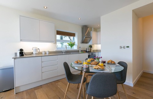 St Ives Apartment | Sea Scapes – Sleeps 2/4 – Sea Views – Parking - Dog Friendly