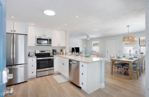 South Sarasota House | Sea Shell Cottage: Pool, New Renovation, Sleeps 4
