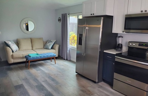 North Port Apartment | Sea Shell Suite 5 star rated is minutes from Warm Mineral Springs and beaches.