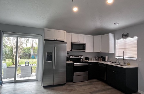 North Port Apartment | Sea Shell Suite 5 star rated is minutes from Warm Mineral Springs and beaches.