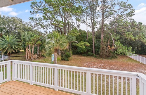 East Beach House | Sea Side Inn located steps to Coast Guard Beach Entrance on East Beach