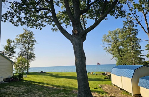 Madison Beach Apartment | SEA SIDE LAKE FRONT COTTAGE