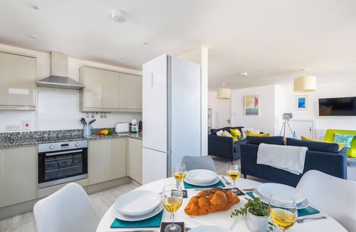 St Ives Apartment | Sea Spirit with best views panoramic of St Ives ever! Within walking distance of heart of St Ives and beaches. Allocated parking. Free WiFi.