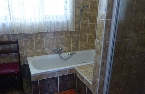 Margate Beach House | Sea Spray - Beautiful private Unit with sea view
