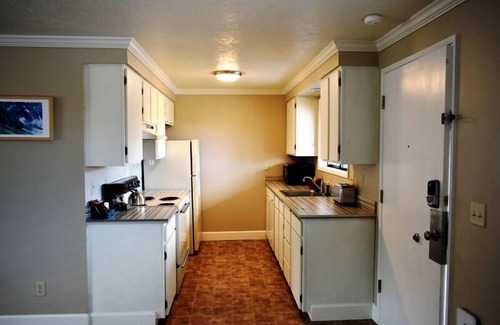 Downtown Cannon Beach House | Sea Star Suite 256 - Beachcomber Vacation Homes