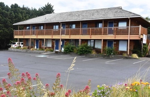 Downtown Cannon Beach House | Sea Star Suite 256 - Beachcomber Vacation Homes