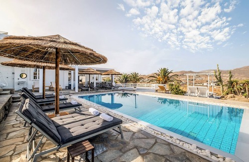 Kalafatis Villa | SEA & SUN A Quality Brand Certified Villa 150 meters from Agia Anna Beach