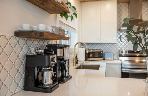 Campbell River House | Sea, Sunrises, Sauna | Oceanfront Group Retreat