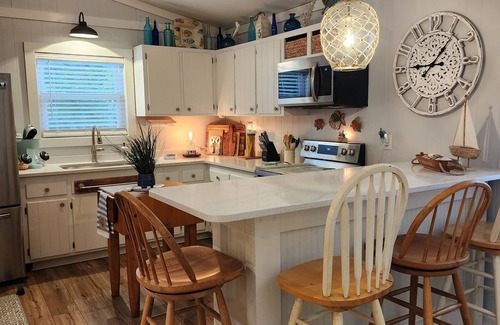 Colington House | Sea Swept Cottage is a great beach cottage close to the beach and the sound.