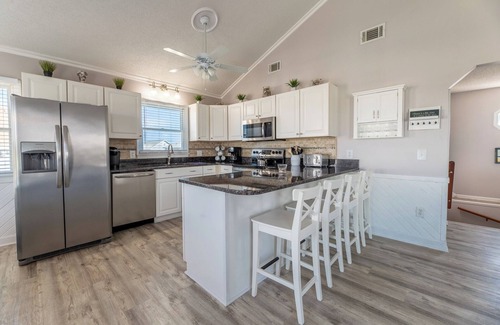 Ocean Sands House | Sea Time C7625 Oceanside Coastal Retreat, Close to the Beach and Shopping