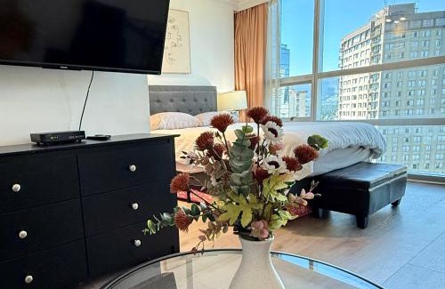 Downtown Vancouver Apartment | Sea to Sky Studio with Mountain and City Views