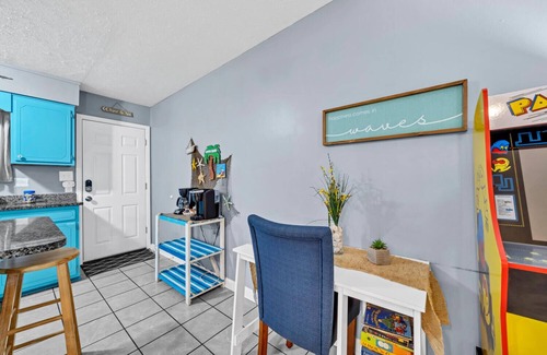 Gulf Lagoon Beach House | Sea Turtle ~ Cozy getaway less than 1/4 of a mile from the beach!
