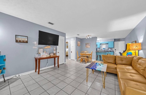 Gulf Lagoon Beach House | Sea Turtle ~ Cozy getaway less than 1/4 of a mile from the beach!