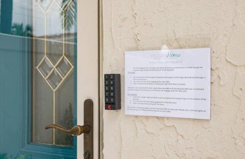 Jacksonville Beach House | Sea Turtle Townhouse: Cute and comfy Townhouse - 3 Blocks from the Beach
