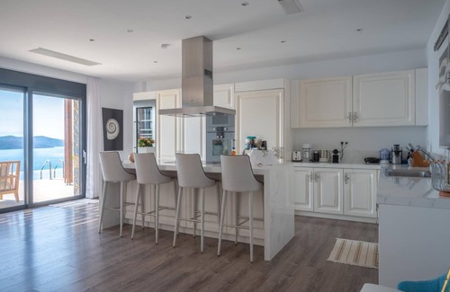 Kounelion Villa | Sea View 6 bdr Villa with a heated pool & access to private beach