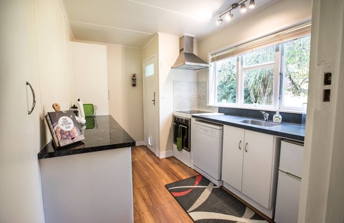 Mount Pleasant House | Sea view and garden 10 minutes from city