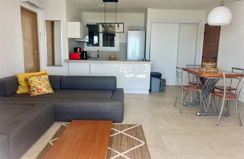 Theoule-Superieur Apartment | sea ​view Apartment Direct access private beach, swimming pools, sauna, hammam, tennis etc.